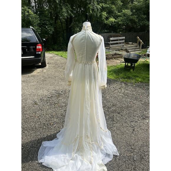 Vintage Lace Bohemian Bridal Gown Dress Size M Train 1960s-70s Wedding Dress - Picture 8 of 16